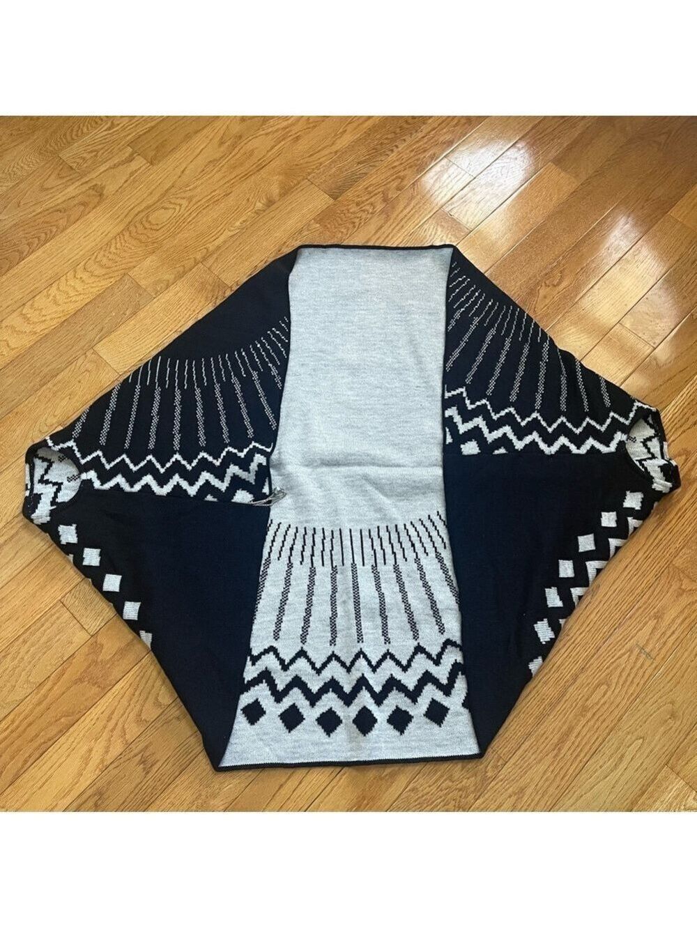 Madison 88 Knit Shawl, Wrap Women’s One Size Black & Gray Poncho Cardigan - Picture 3 of 9
